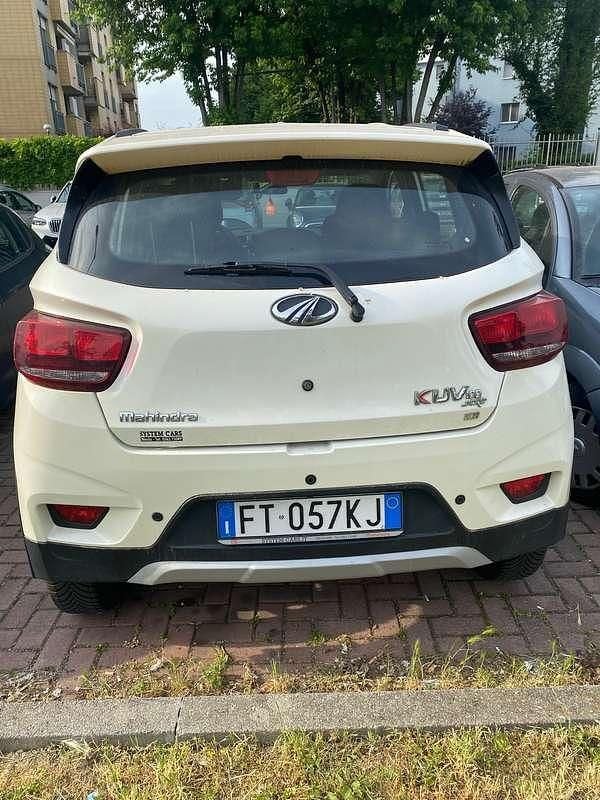 Usata Mahindra KUV100 83 CV (61 kW) 2018 Bianco SUV