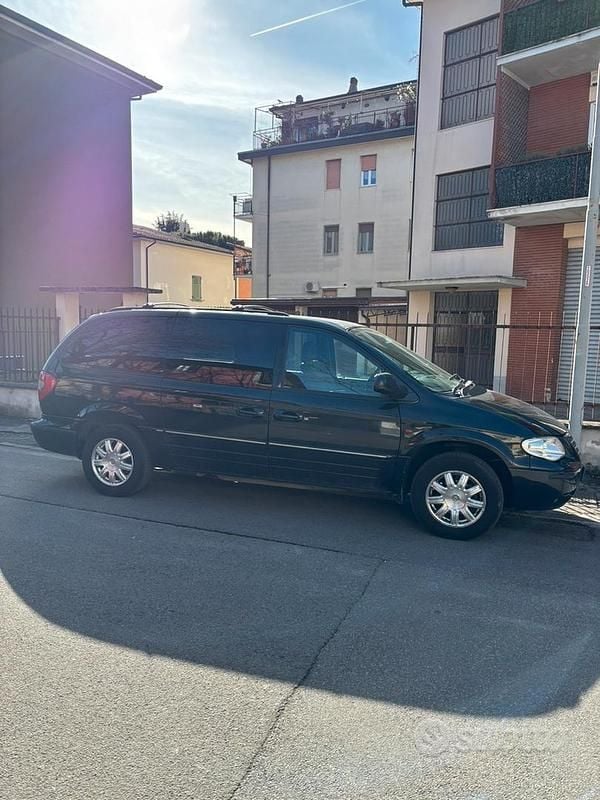 Usata Chrysler Voyager 150 CV (110 kW) 2007 Nero Monovolume