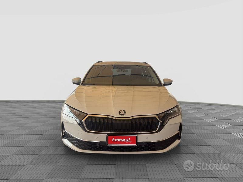 Usata Skoda Octavia Executive 150 CV (110 kW) 2024 Bianco luna Station wagon