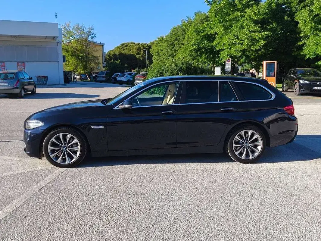 Usata BMW 525 Luxury Line 218 CV (160 kW) 2014 Blu/azzurro Station wagon