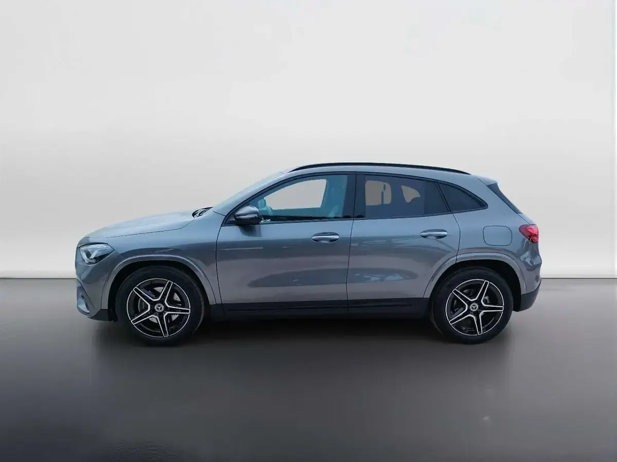 Nuova Mercedes GLA200 150 CV (110 kW) 2026 Grigio montagna SUV
