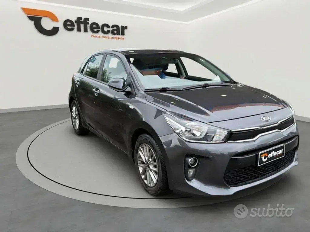 Usata Kia Rio 84 CV (61 kW) 2019 Grigio Berlina