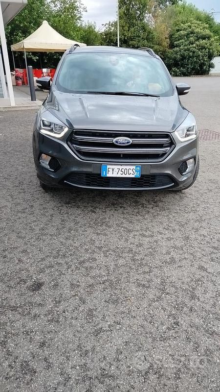 Usata Ford Kuga 120 CV (88 kW) 2019 Grigio SUV