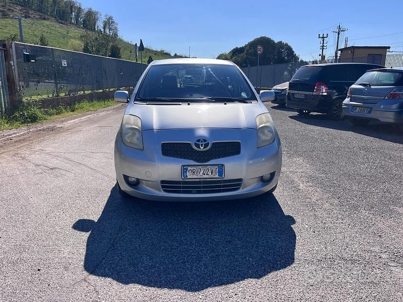 Usata Toyota Yaris 90 CV (66 kW) 2008 Grigio Utilitaria