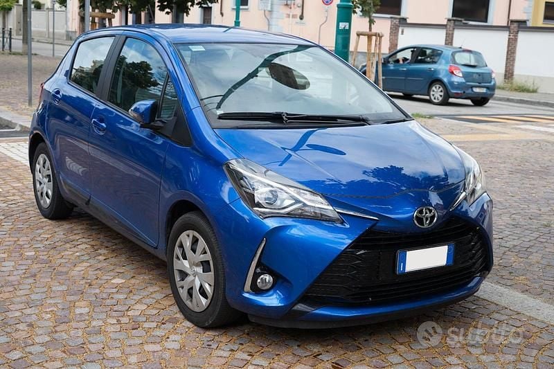 Usata Toyota Yaris Active 69 CV (50 kW) 2018 Blu Utilitaria