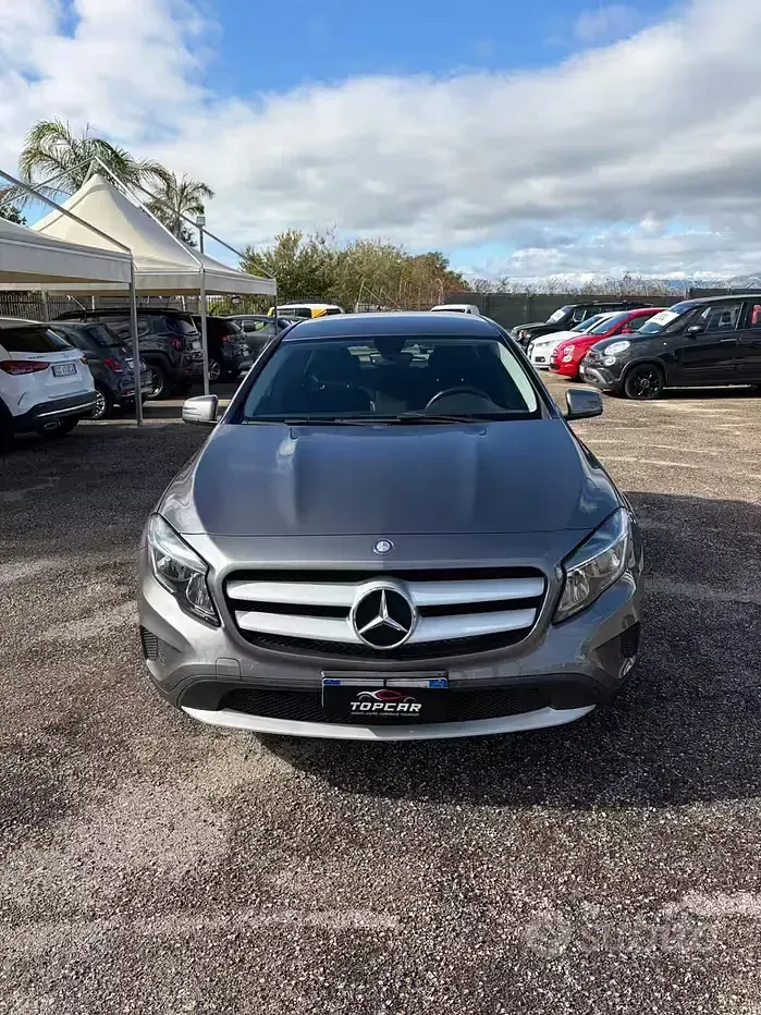 Usata Mercedes GLA180 Business 109 CV (80 kW) 2015 Grigio SUV