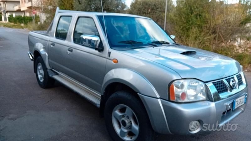Grigio Usata 2005 Nissan Navara Pick-up | 11.000 € (Buon prezzo) - Immagine 1/4