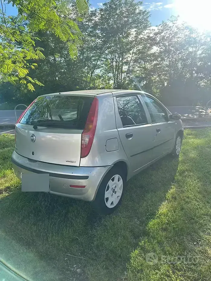 Usata Fiat Punto 69 CV (50 kW) 2005 Grigio Utilitaria