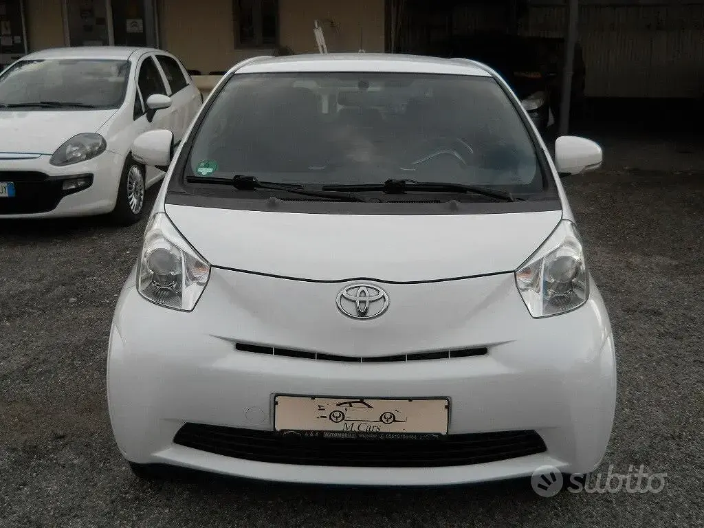 Usata Toyota iQ 90 CV (66 kW) 2011 Bianco Utilitaria