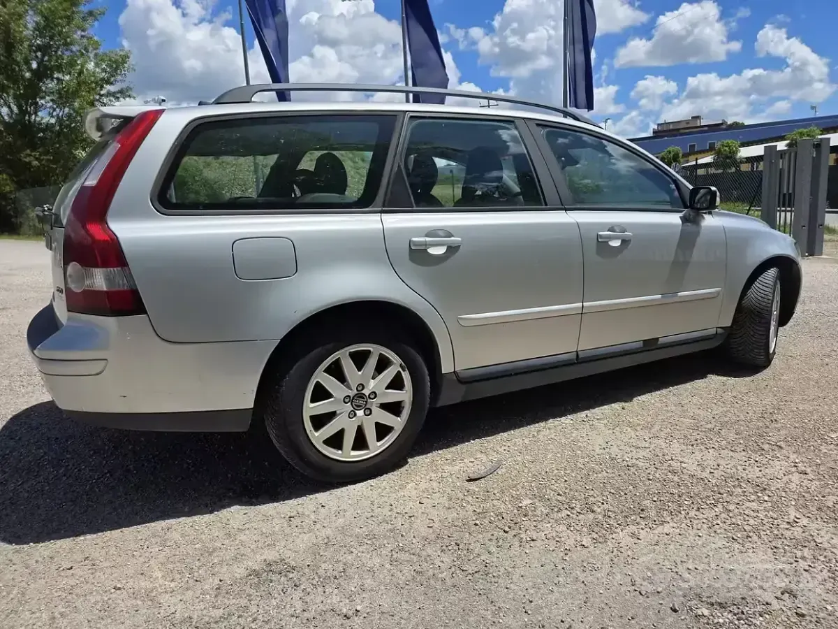 Usado Volvo V50 Summum 136 CV (100 kW) 2006 Gris Familiar