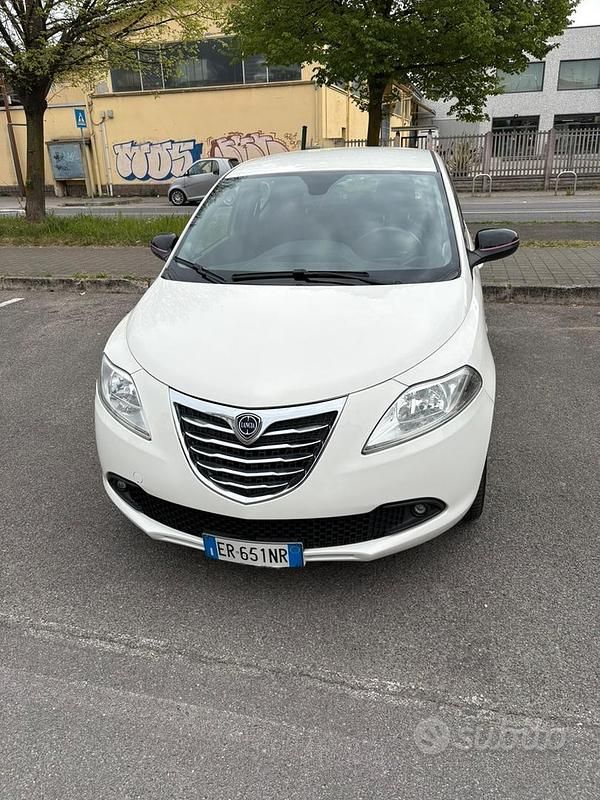 Usata Lancia Ypsilon Gold 69 CV (50 kW) 2013 Bianco Utilitaria
