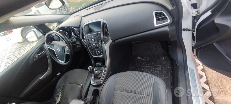 Usata Opel Astra Cosmo 2013 Bianco Berlina