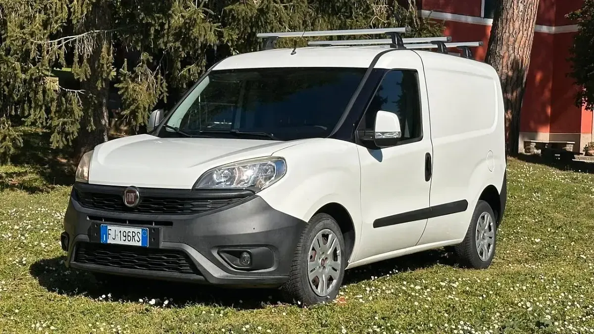 Usata Fiat Doblò 104 CV (76 kW) 2017 Bianco Monovolume