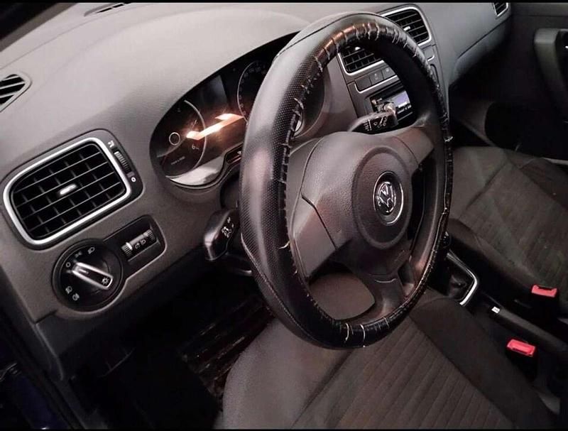 Usata VW Polo Comfortline 90 CV (66 kW) 2012 Blu/azzurro Utilitaria