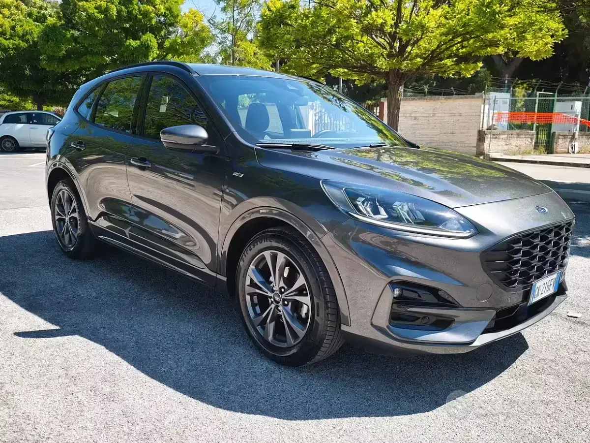 Usado Ford Kuga ST-Line 120 CV (88 kW) 2022 Gris SUV