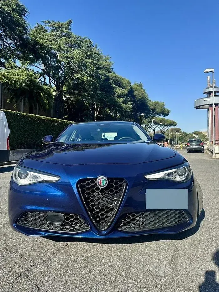 Usata Alfa Romeo Giulia 150 CV (110 kW) 2017 Bluazzurro Berlina