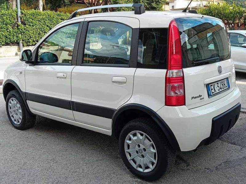 Usata Fiat Panda 4x4 Climbing 60 CV (44 kW) 2011 Bianco Utilitaria