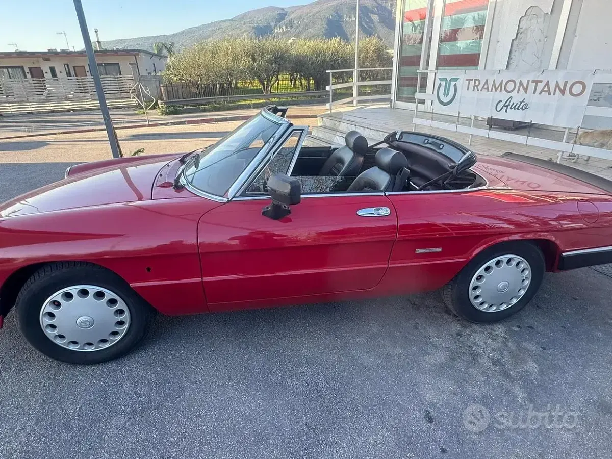 Usata Alfa Romeo Spider 109 CV (80 kW) 1989 Rosso Cabrio