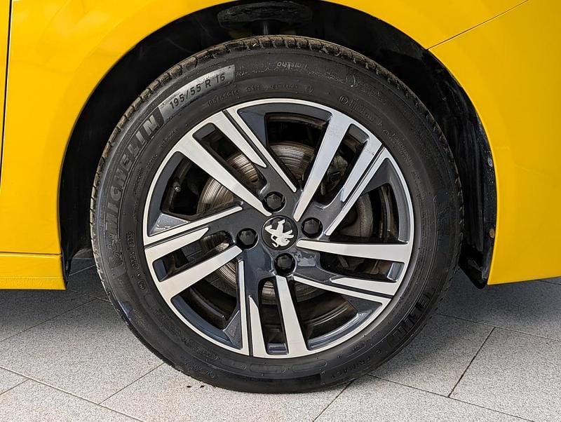 Usata Peugeot 208 Style 100 CV (73 kW) 2024 Giallo Utilitaria