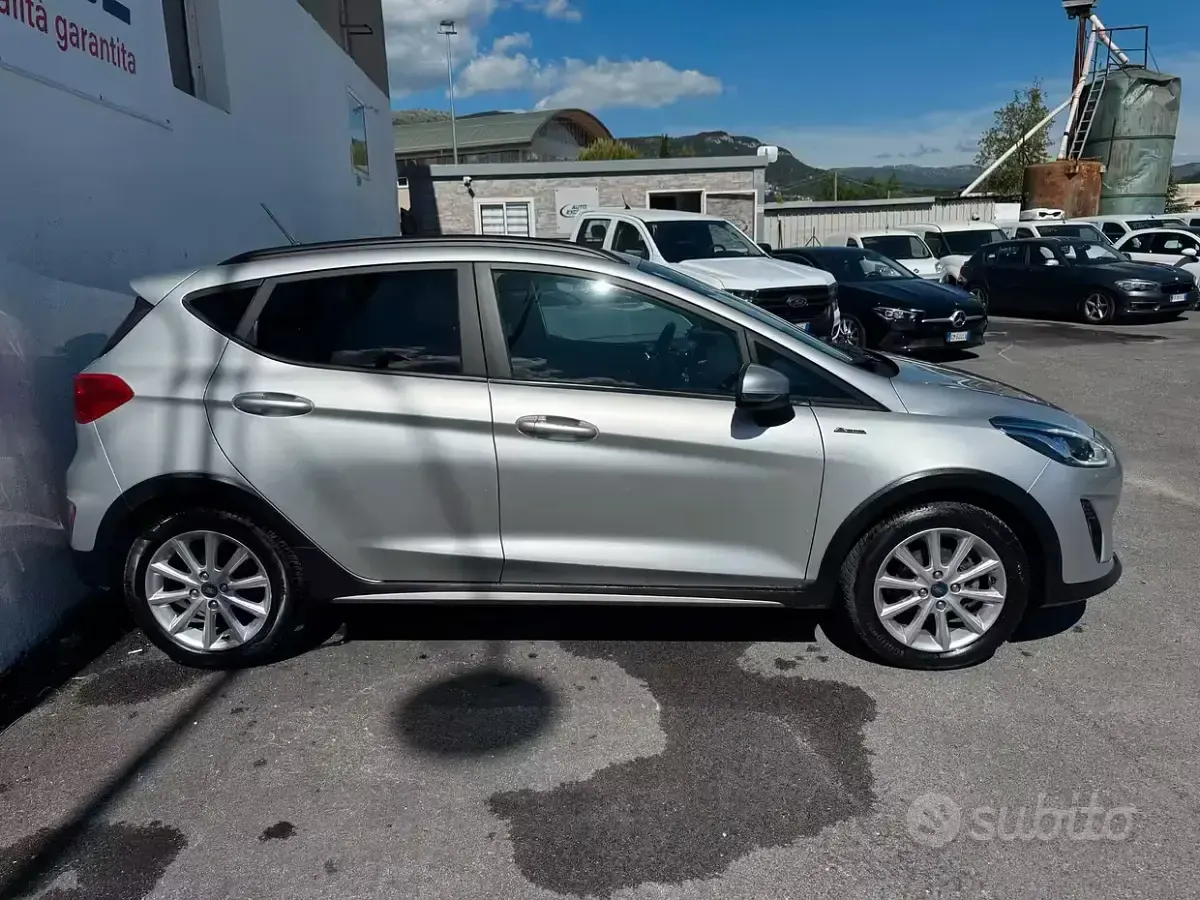 Usata Ford Fiesta Active 86 CV (63 kW) 2019 Grigio Utilitaria