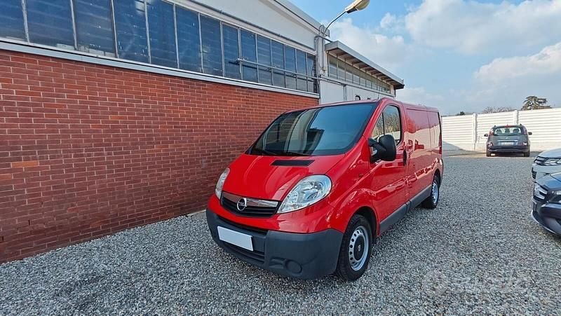 Usata Opel Vivaro 120 CV (88 kW) 2008 Rosso Monovolume