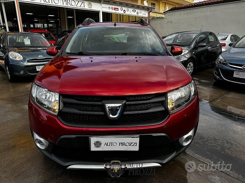 Usata Dacia Sandero Stepway 90 CV (66 kW) 2014 Rosso Utilitaria