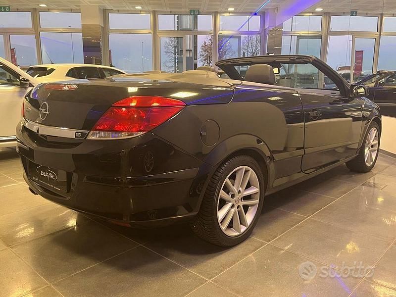 Usata Opel Astra Cabriolet Cosmo 116 CV (85 kW) 2008 Nero Cabrio