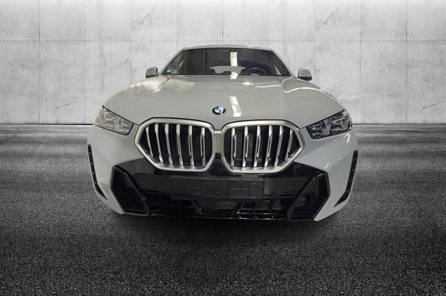 Usata BMW X6 M Sport 298 CV (219 kW) 2025 Grigio metallizzato SUV