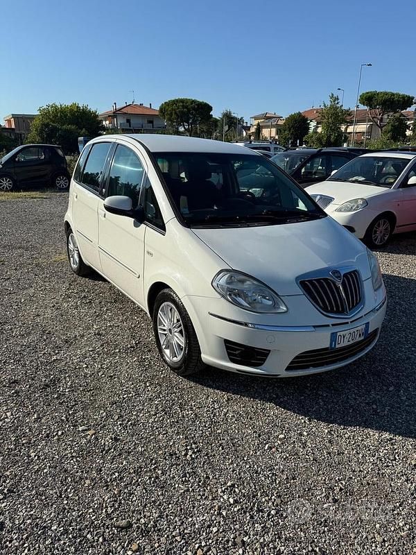 Bianco Usata 2009 Lancia Musa Monovolume | 4500 € (Buon prezzo) - Immagine 1/4