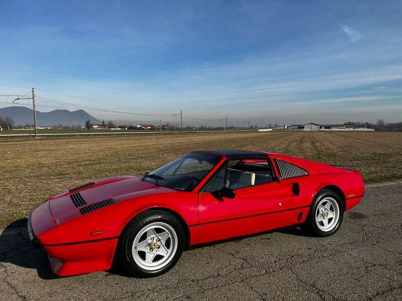 Usato 1984 Ferrari 208 2.0 Benzin 219 CV (89.000 €)