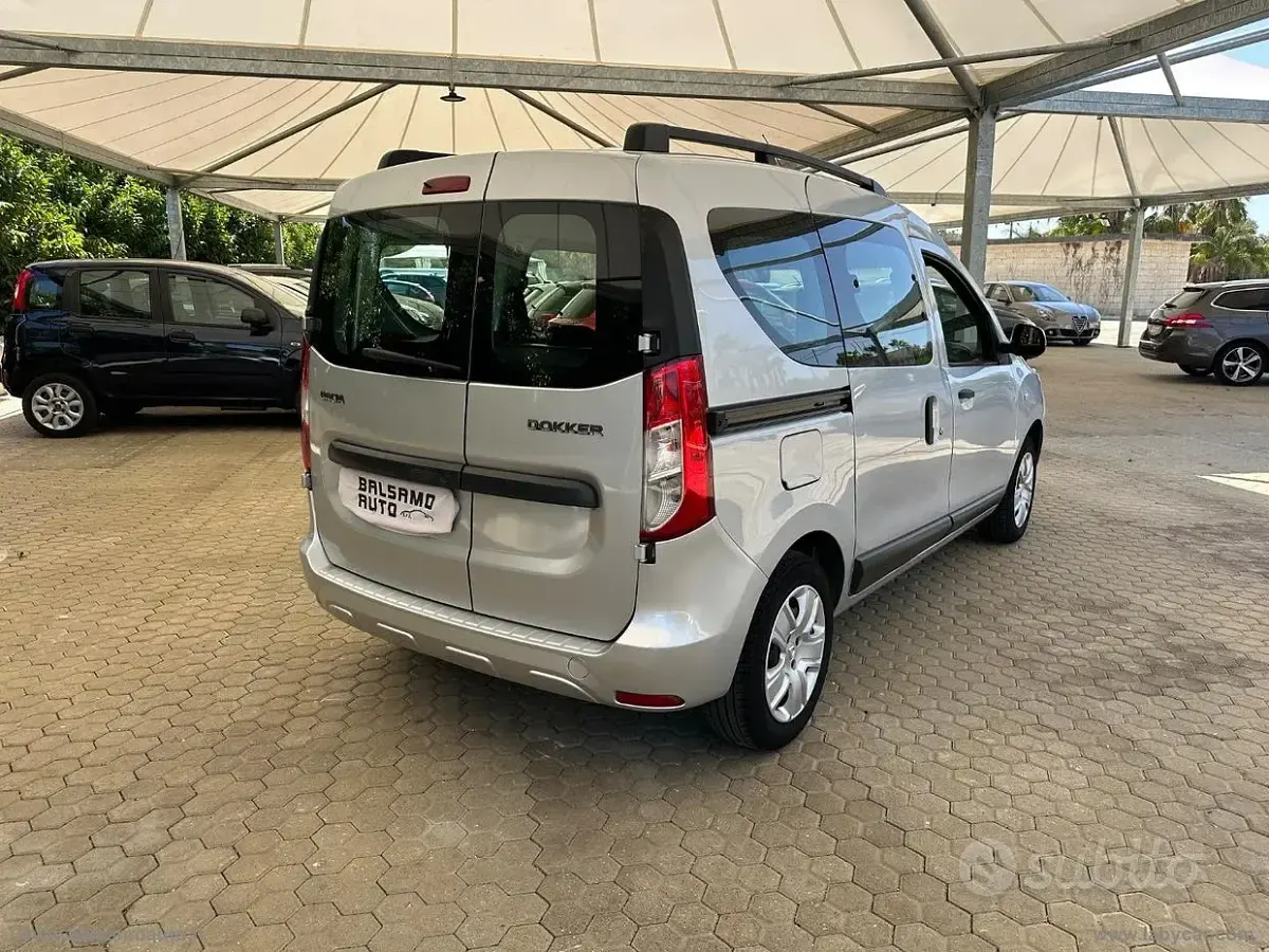Usata Dacia Dokker Essentiel 102 CV (75 kW) 2018 Argento Monovolume
