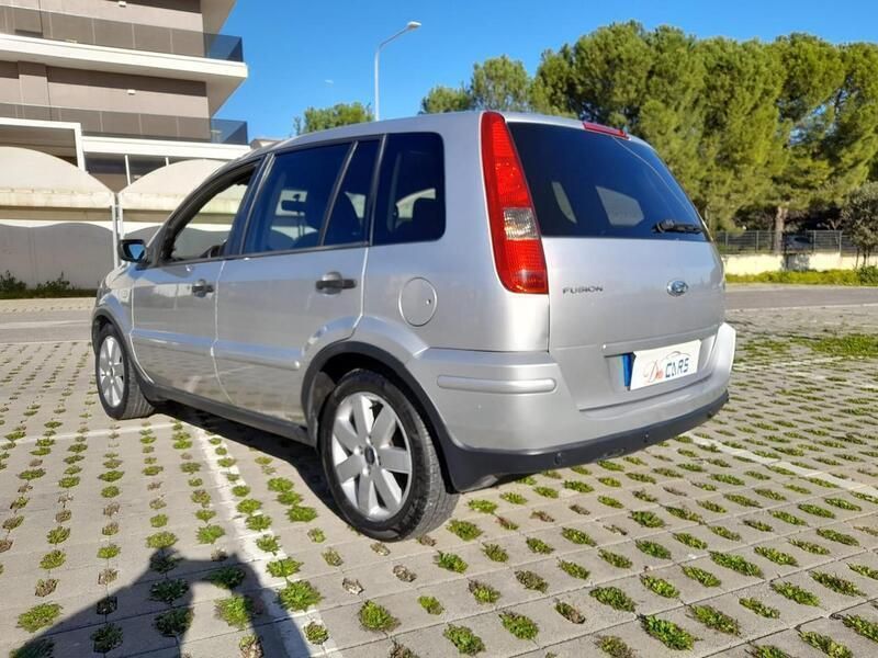 Usata Ford Fusion 68 CV (50 kW) 2005 Grigio Berlina