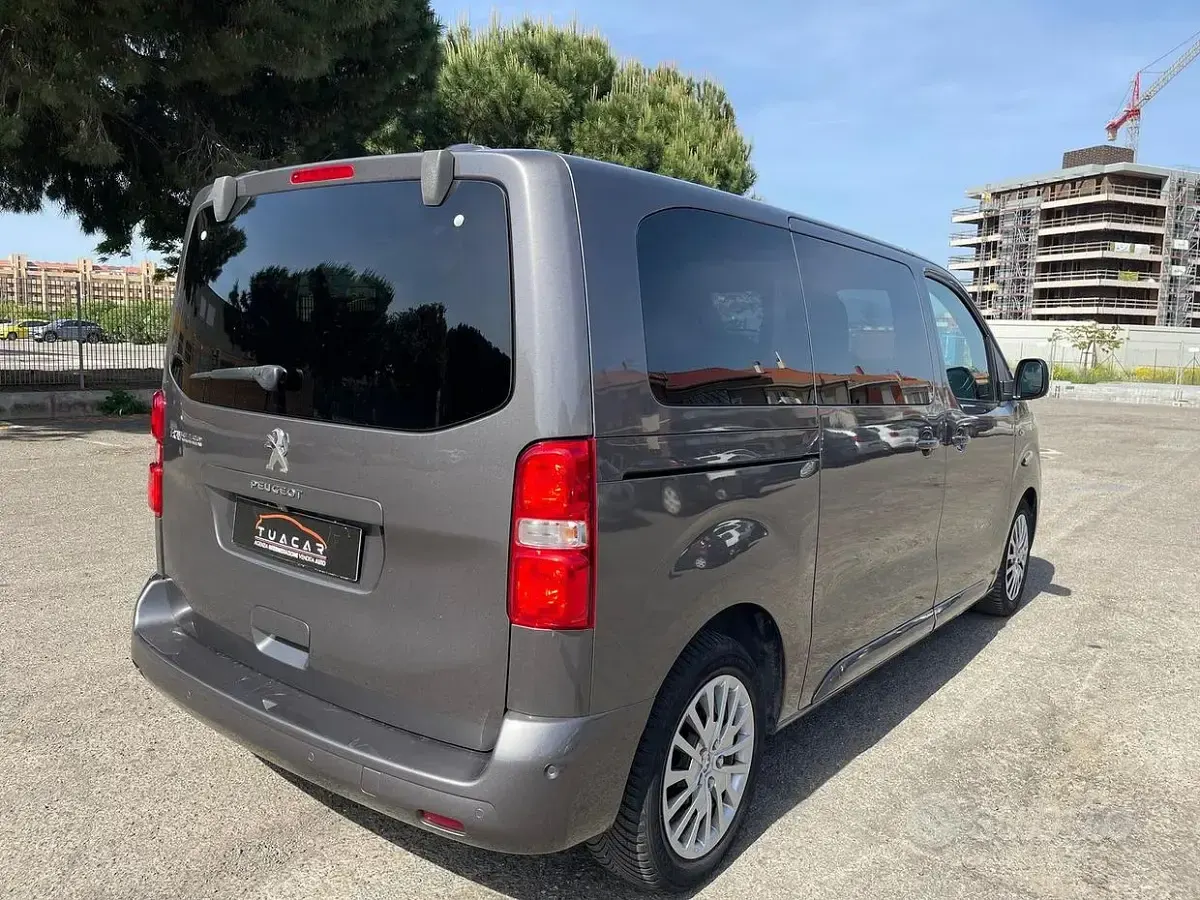 Usata Peugeot Traveller Active 150 CV (110 kW) 2018 Grigio Monovolume