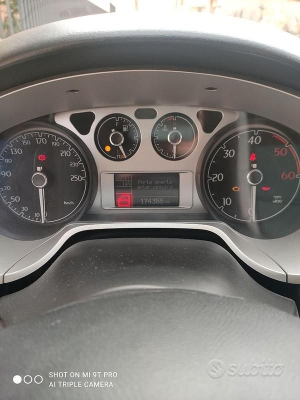 Usata Lancia Delta 120 CV (88 kW) 2014 Grigio Utilitaria