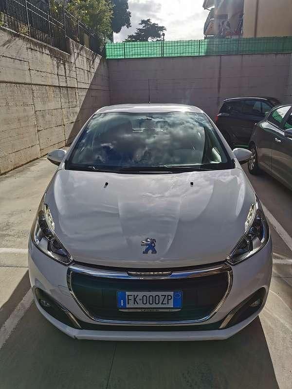 Usata 2017 Peugeot 208 Active Due volumi | 7000 € (Super prezzo) - Immagine 1/4