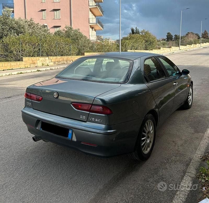 Usata Alfa Romeo 156 Distinctive 192 CV (141 kW) 2001 Grigio Berlina