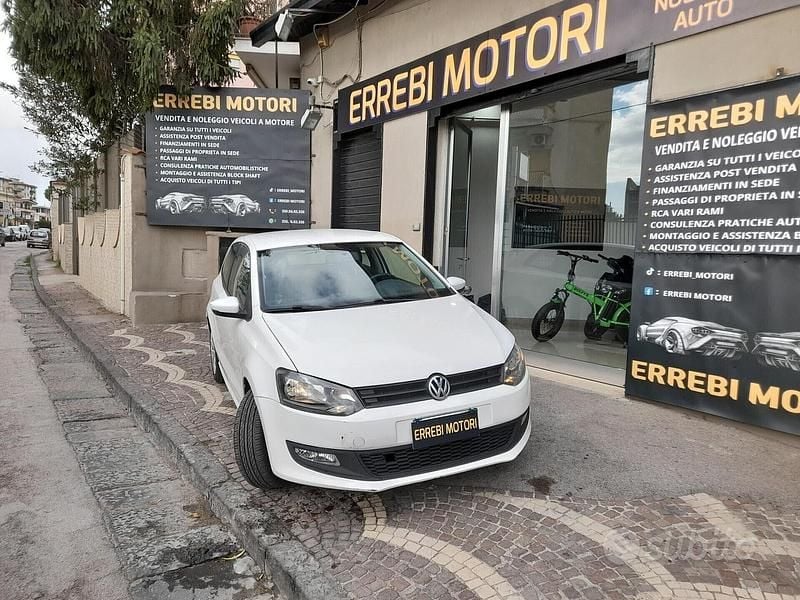 Bianco Usata 2011 VW Polo Due volumi | 2990 € (Super prezzo) - Immagine 1/4