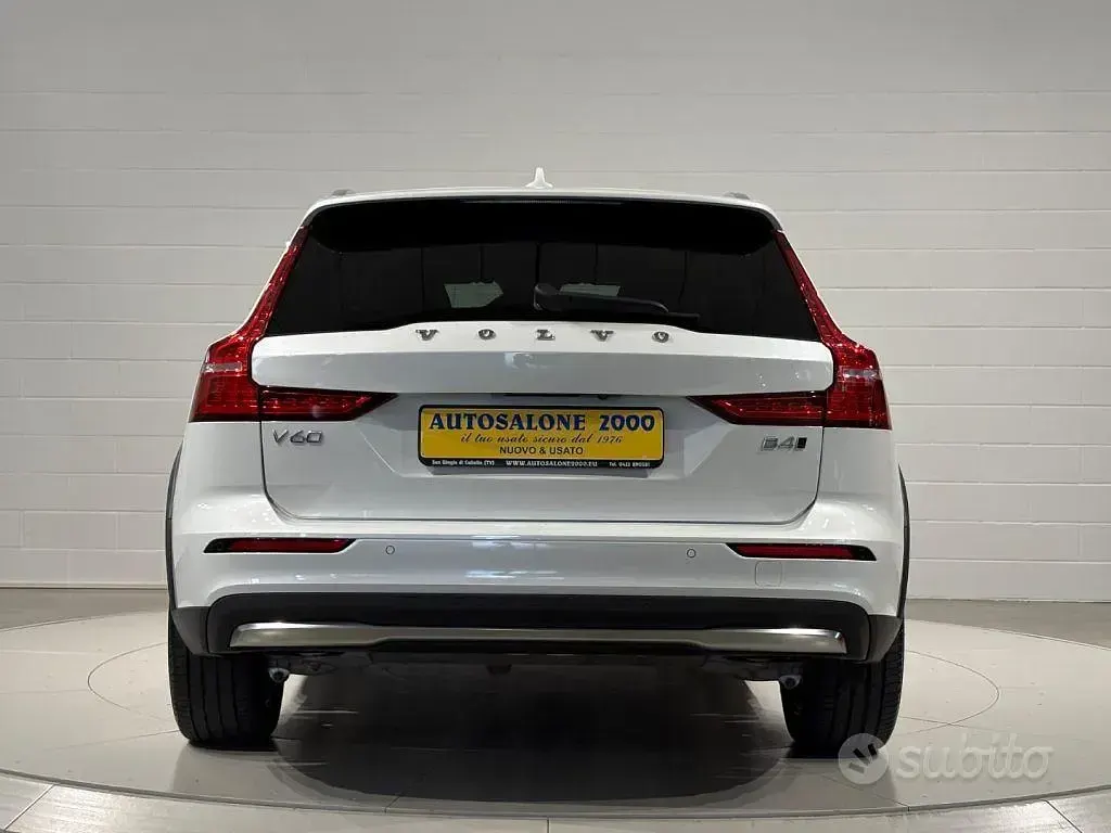 Usata Volvo V60 CC Plus 197 CV (144 kW) 2023 Bianco Station wagon