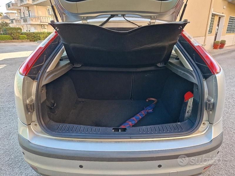 Usata Ford Focus 90 CV (66 kW) 2006 Grigio Utilitaria