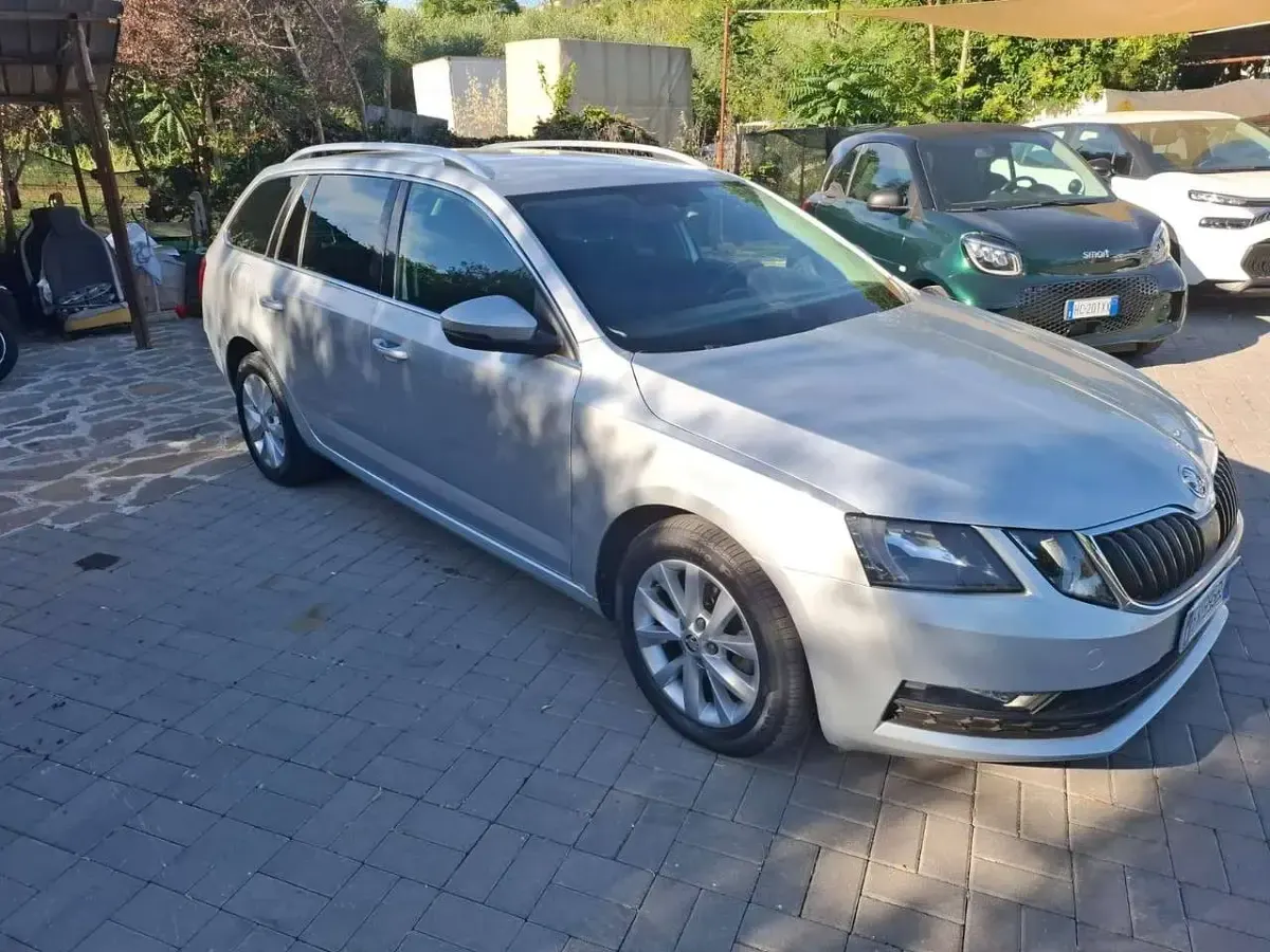Usata Skoda Octavia Executive 116 CV (85 kW) 2017 Argento Station wagon