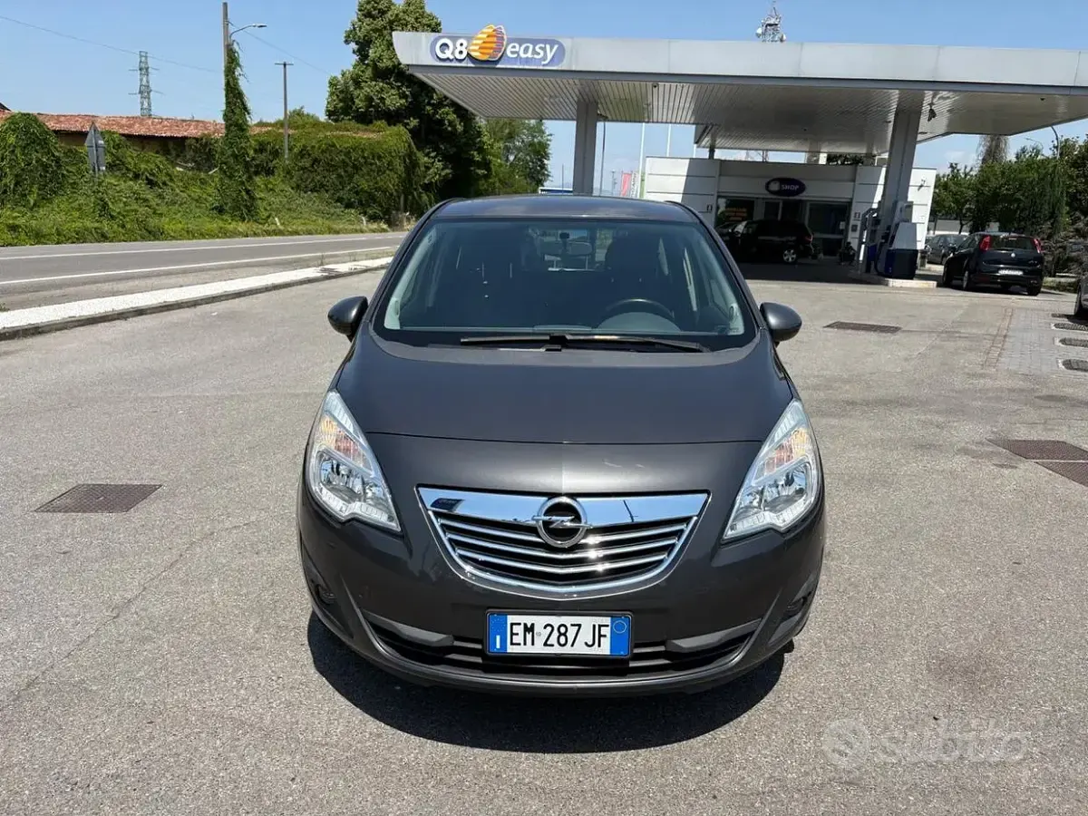 Usata Opel Meriva Cosmo 101 CV (74 kW) 2012 Grigio Monovolume