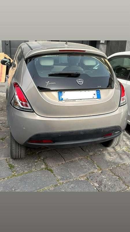 Usata Lancia Ypsilon Gold 84 CV (61 kW) 2014 Oro Utilitaria