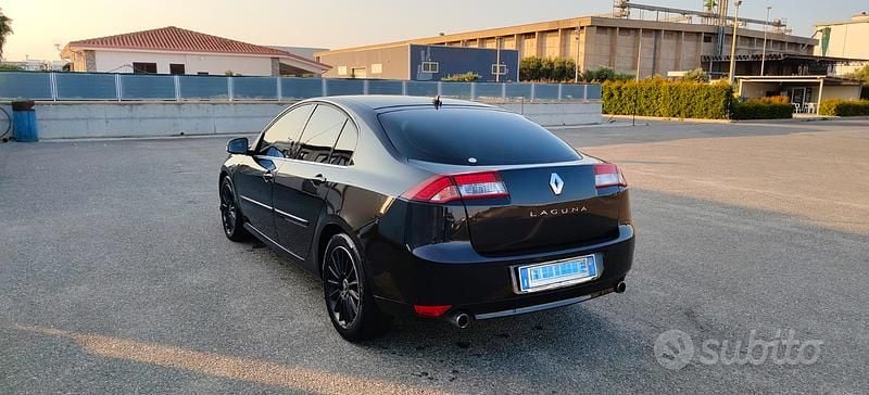 Usata Renault Laguna III 176 CV (129 kW) 2011 Nero Berlina