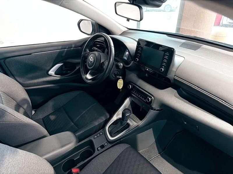 Usata Toyota Yaris Hybrid Active 92 CV (67 kW) 2021 Blu/azzurro Berlina