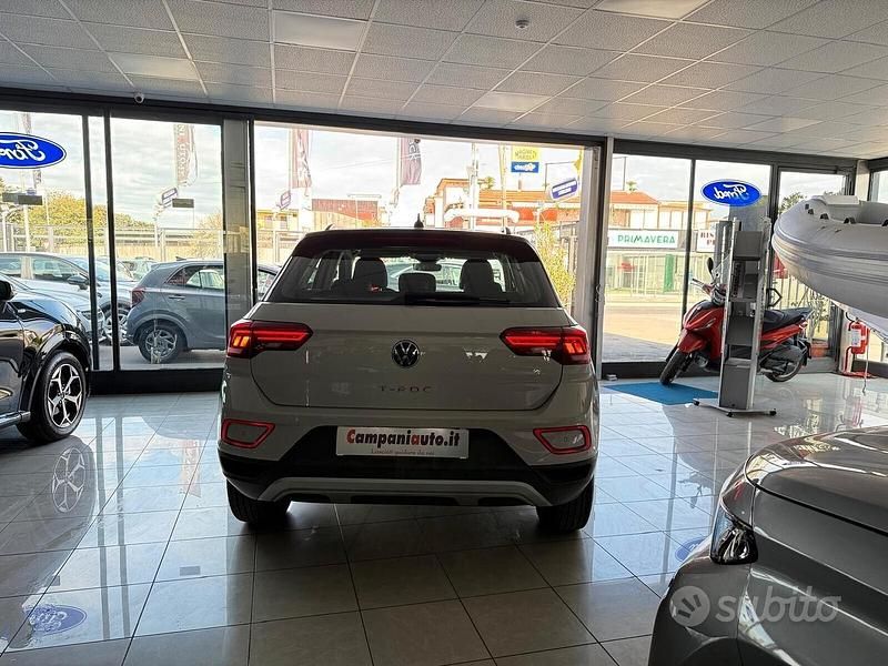 Usata VW T-Roc Life 110 CV (80 kW) 2023 Grigio SUV
