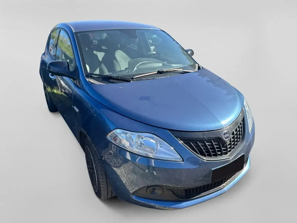 Usata Lancia Ypsilon Silver 70 CV (51 kW) 2023 Blu Utilitaria