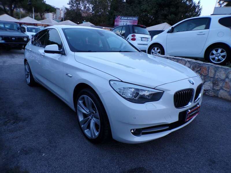 Usata BMW 530 Gran Turismo Efficient Dynamics 245 CV (180 kW) 2011 Bianco Berlina