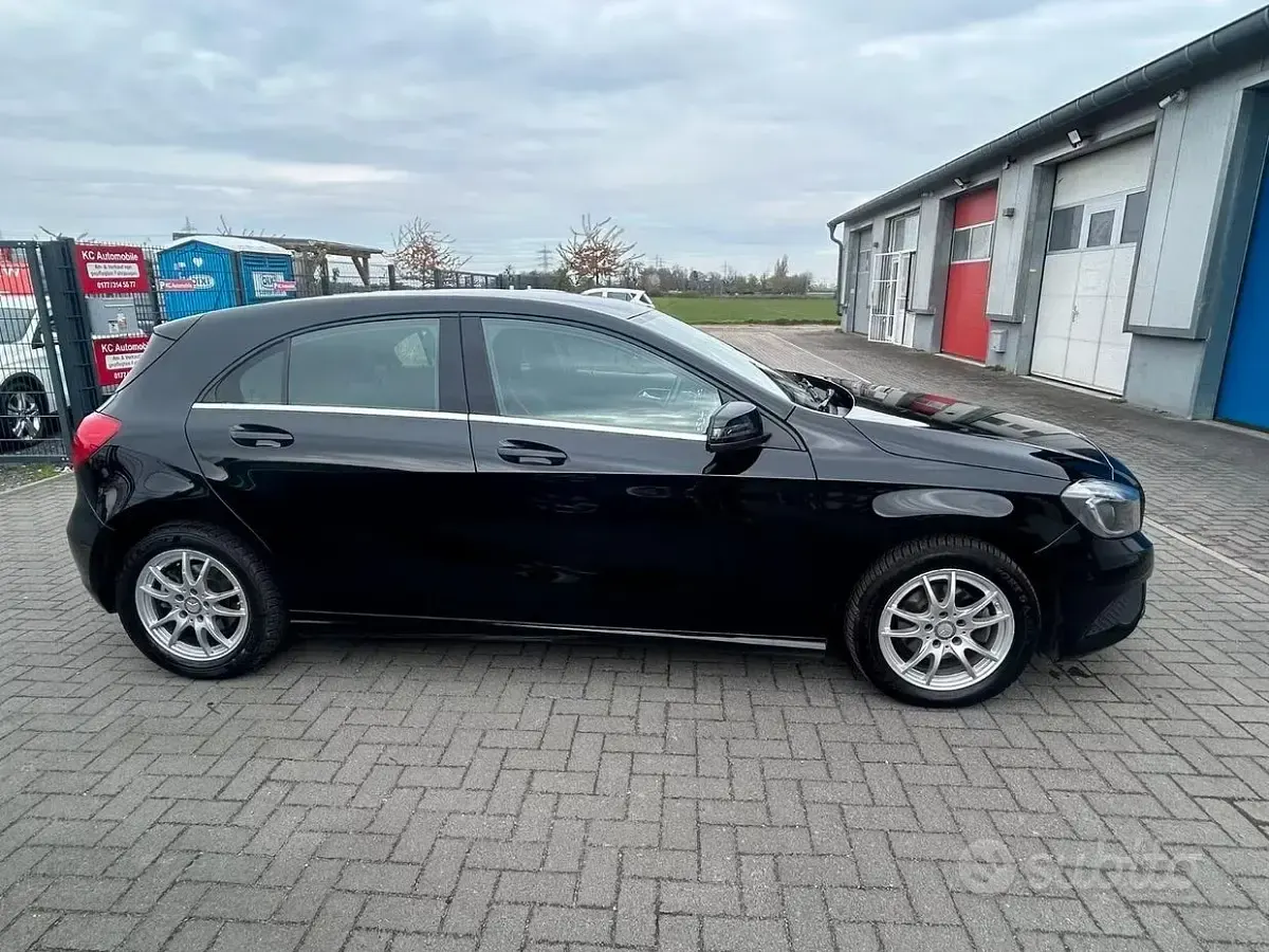 Usata Mercedes A180 Premium 109 CV (80 kW) 2014 Nero Berlina