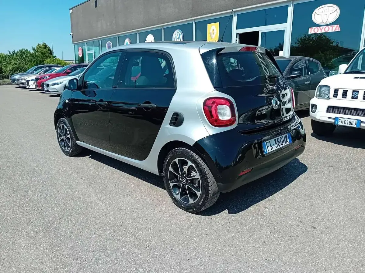 Usata Smart ForFour Passion 71 CV (52 kW) 2017 Nero Utilitaria