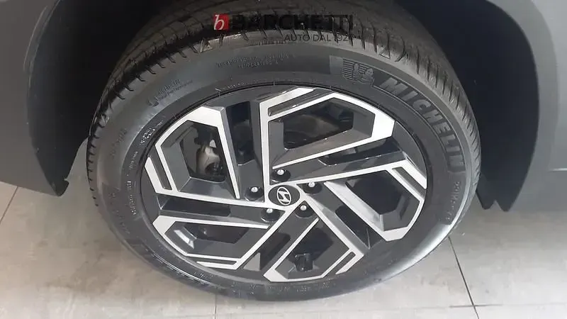 Usata Hyundai Tucson 215 CV (158 kW) 2024 Ecotronic gray pearl SUV